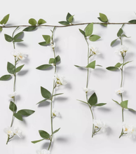 Guirnalda de Flores Blancas – Decoración Floral Elegante para Fiestas, Bodas y Eventos Especiales