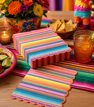 Servilletas Fiesta Mexicana de Rayas Multicolor con Borde Ondulado