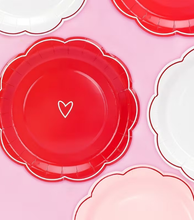 Platos Valentine's – Pack de 9 Platos de Papel Medianos con Diseño Corazón